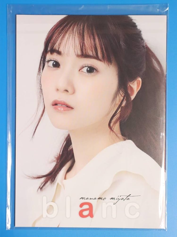 Amazon.co.jp: 宮田愛萌 Photo Book vol.1, フォトブック 日向坂
